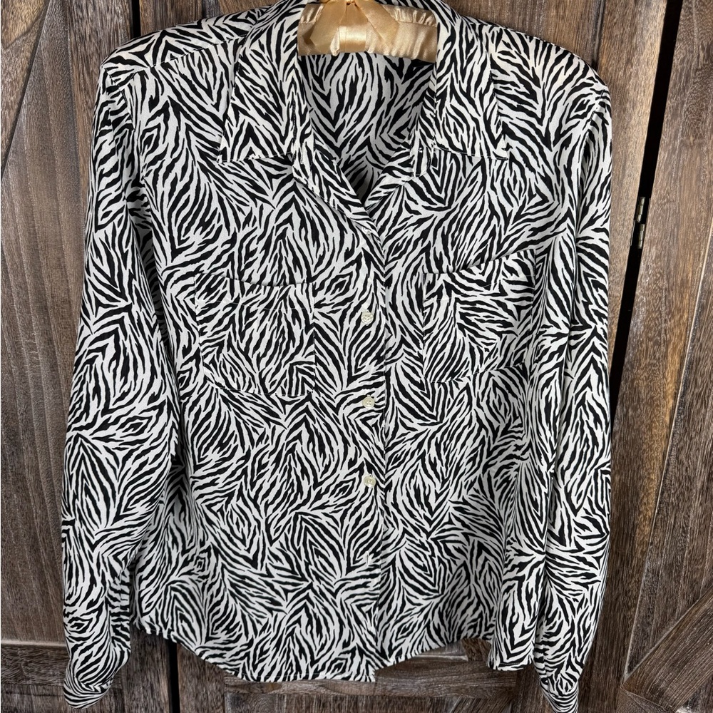 Liz Claiborne Black and White Casual‎ Button Down Shirt